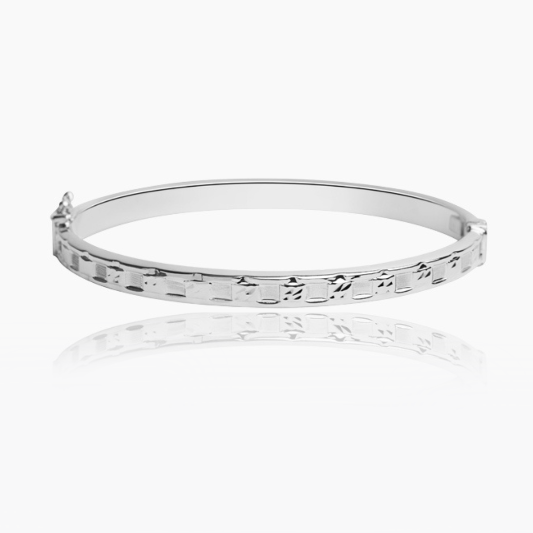 14K WHITE GOLD LORETTA DIAMOND-CUT CHECKERED BANGLE