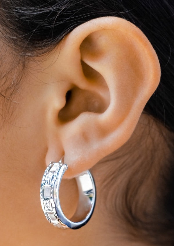 14K WHITE GOLD DIAMOND CUT PATTERN CHUNKY HOOPS